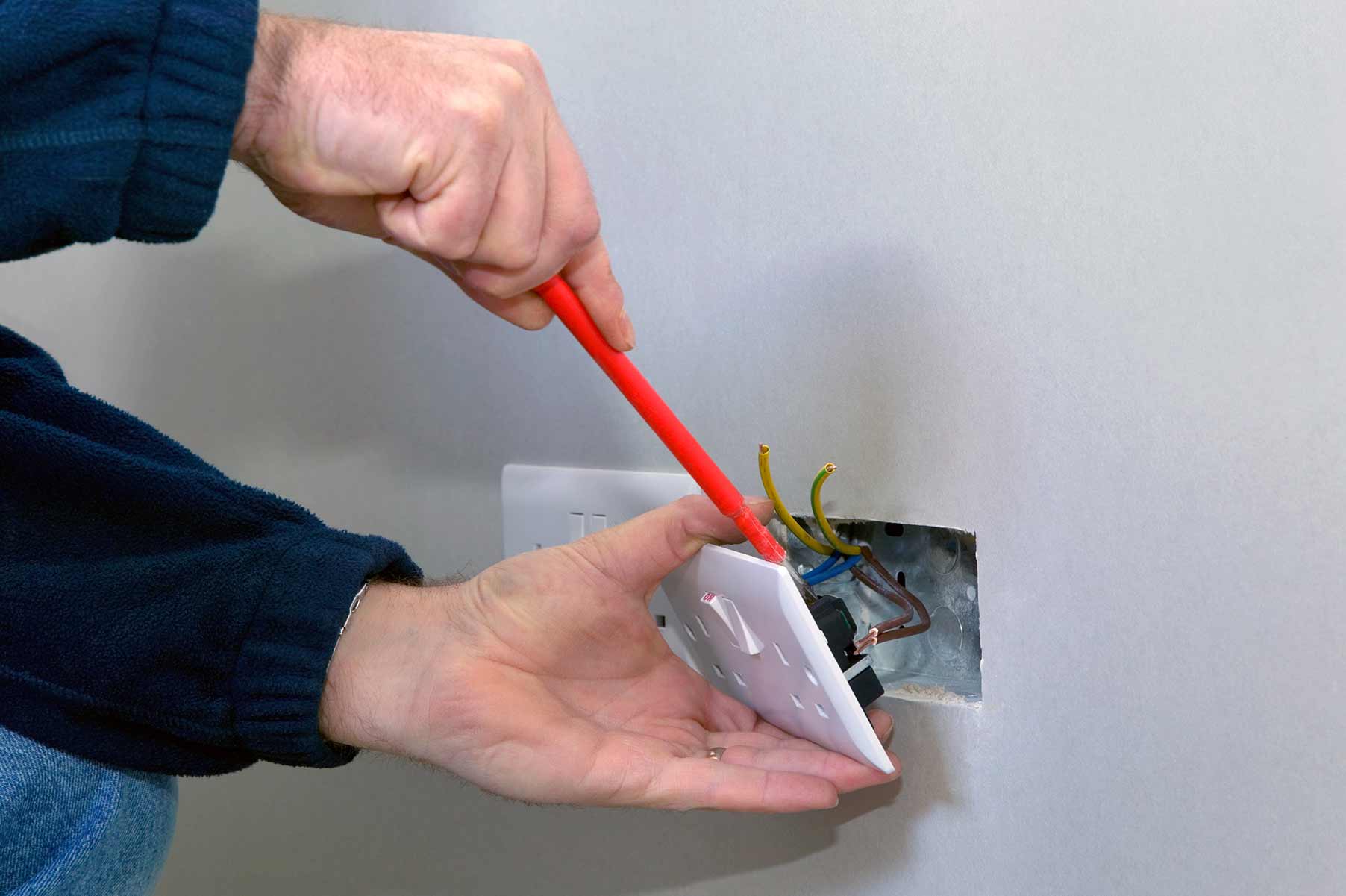 Our electricians can install plug sockets for domestic and commercial proeprties in Bloomsbury and the local area. 
